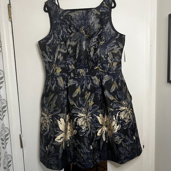 NWT Navy Floral Metallic Brocade Fit & Flare Dress | Party Dress | pockets SZ 18 - Picture 2 of 7